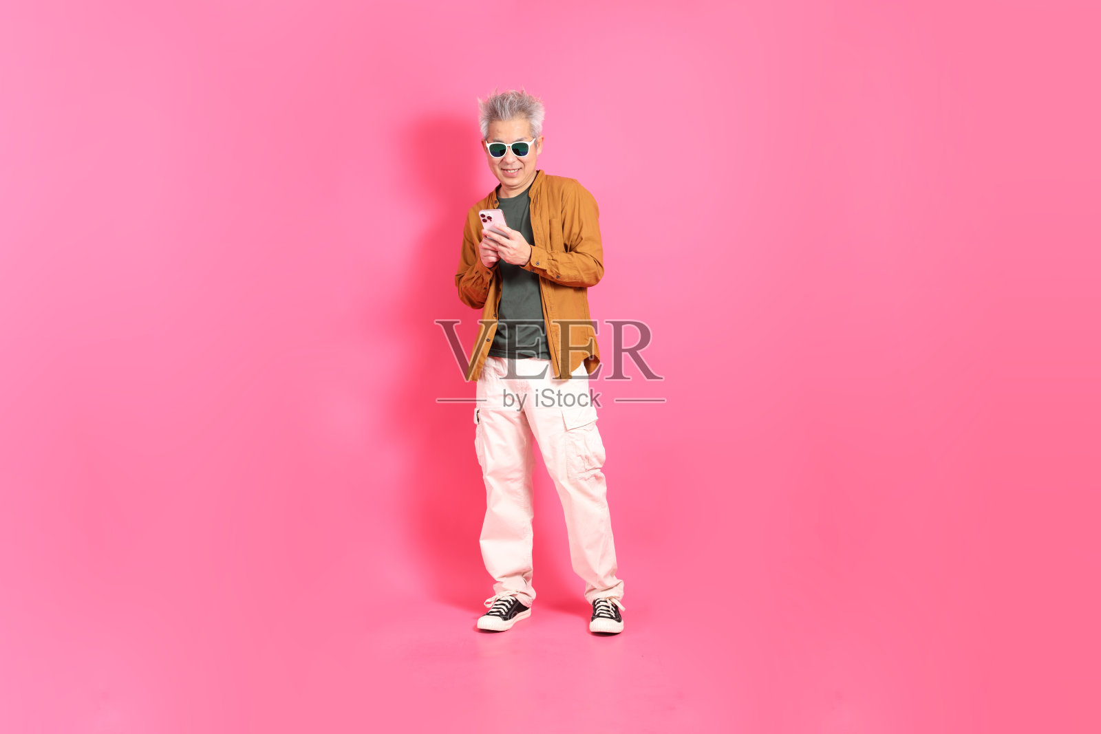 活跃的老年男性照片摄影图片