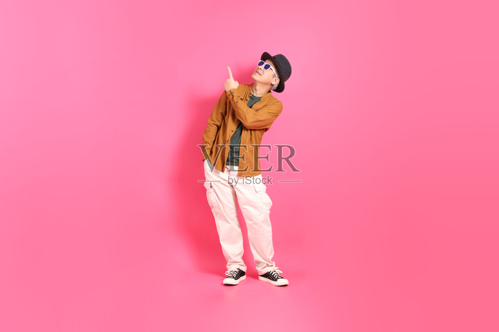 活跃的老年男性照片摄影图片