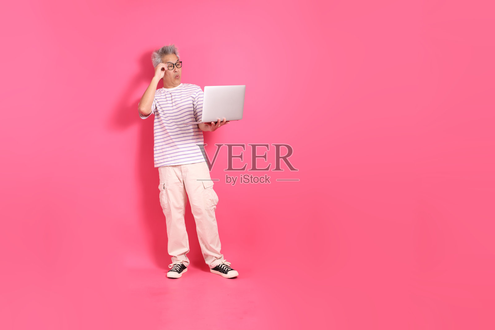 活跃的老年男性照片摄影图片