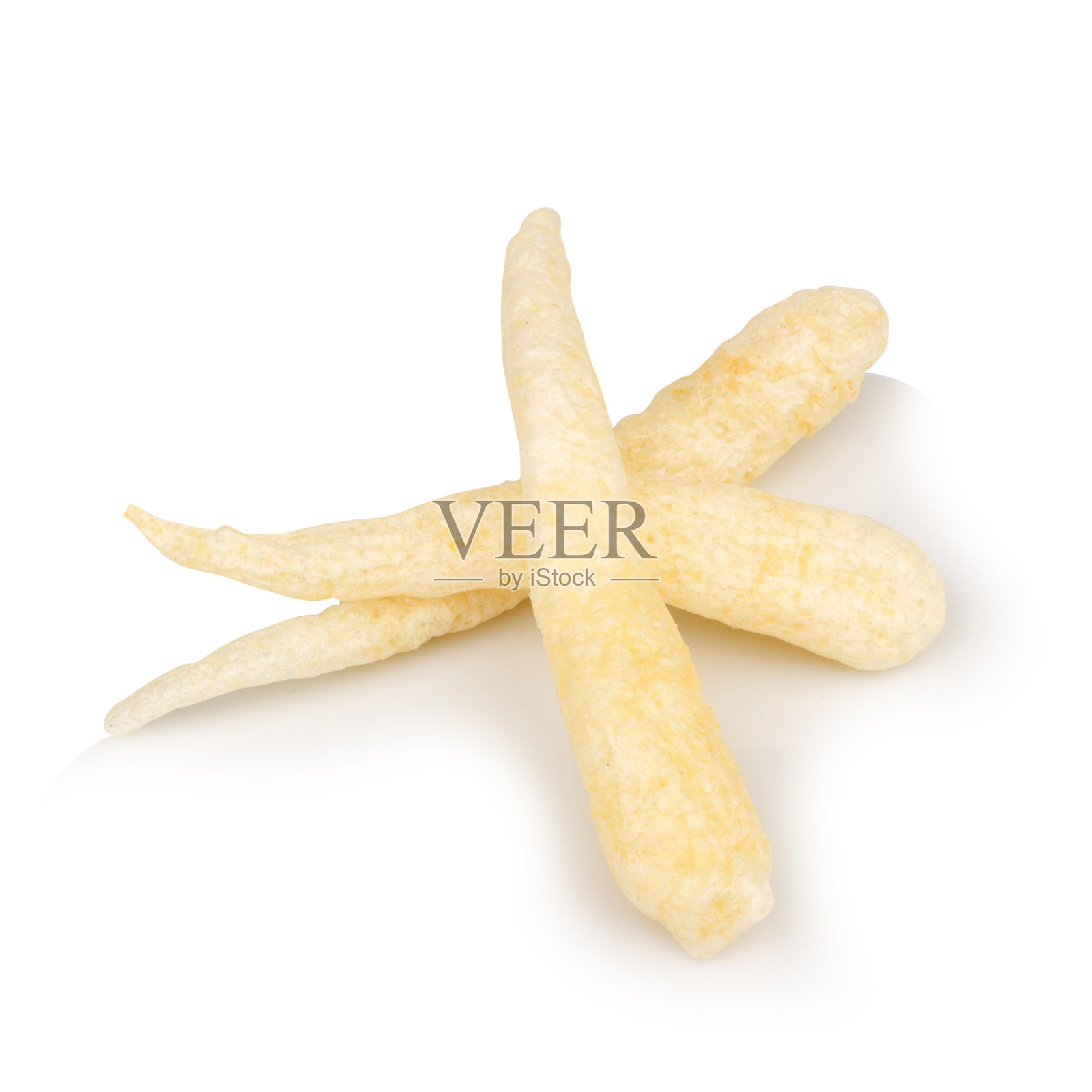 干鱼肚堆放在白色背景上照片摄影图片