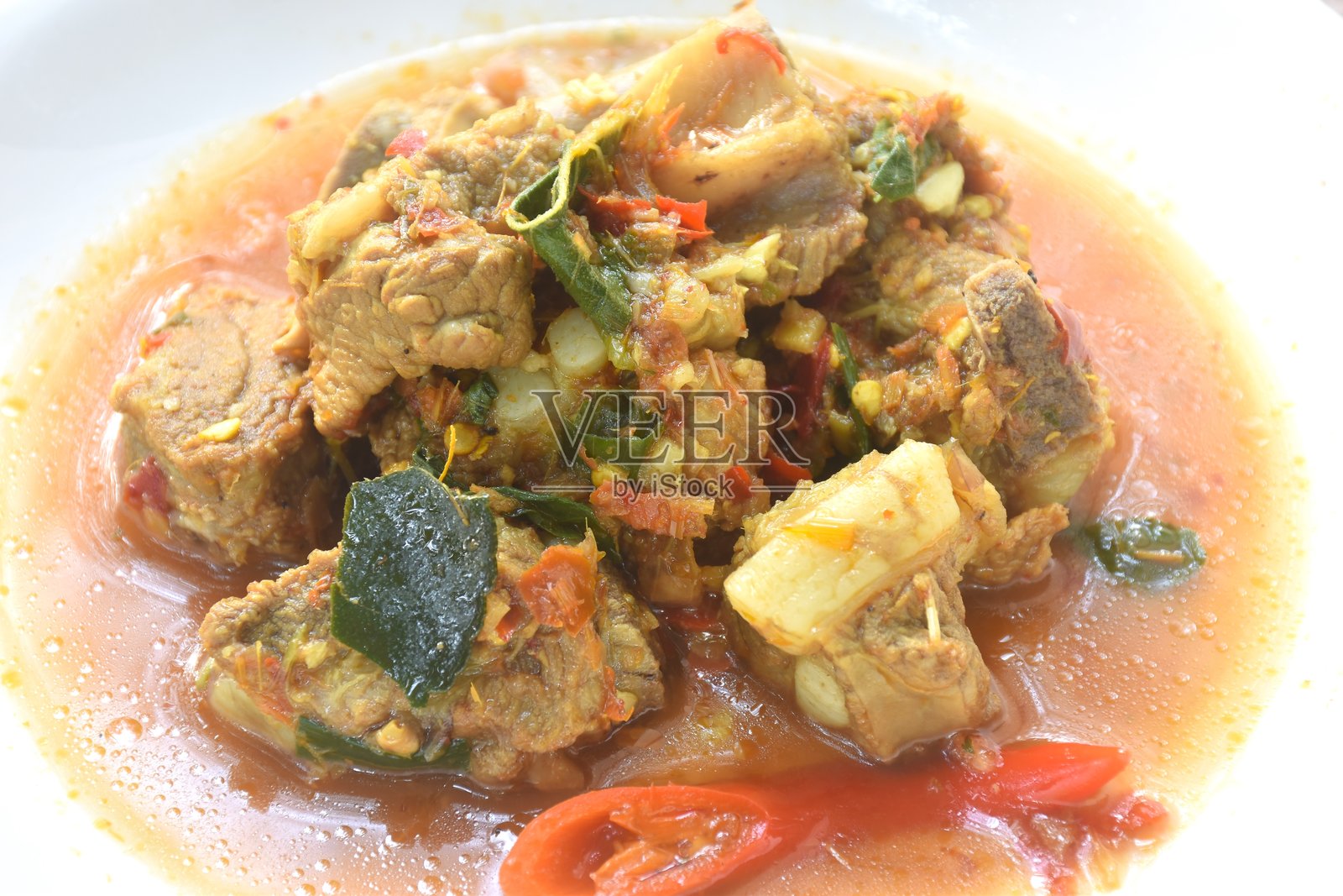 咖喱罗勒香辣炸猪软骨照片摄影图片