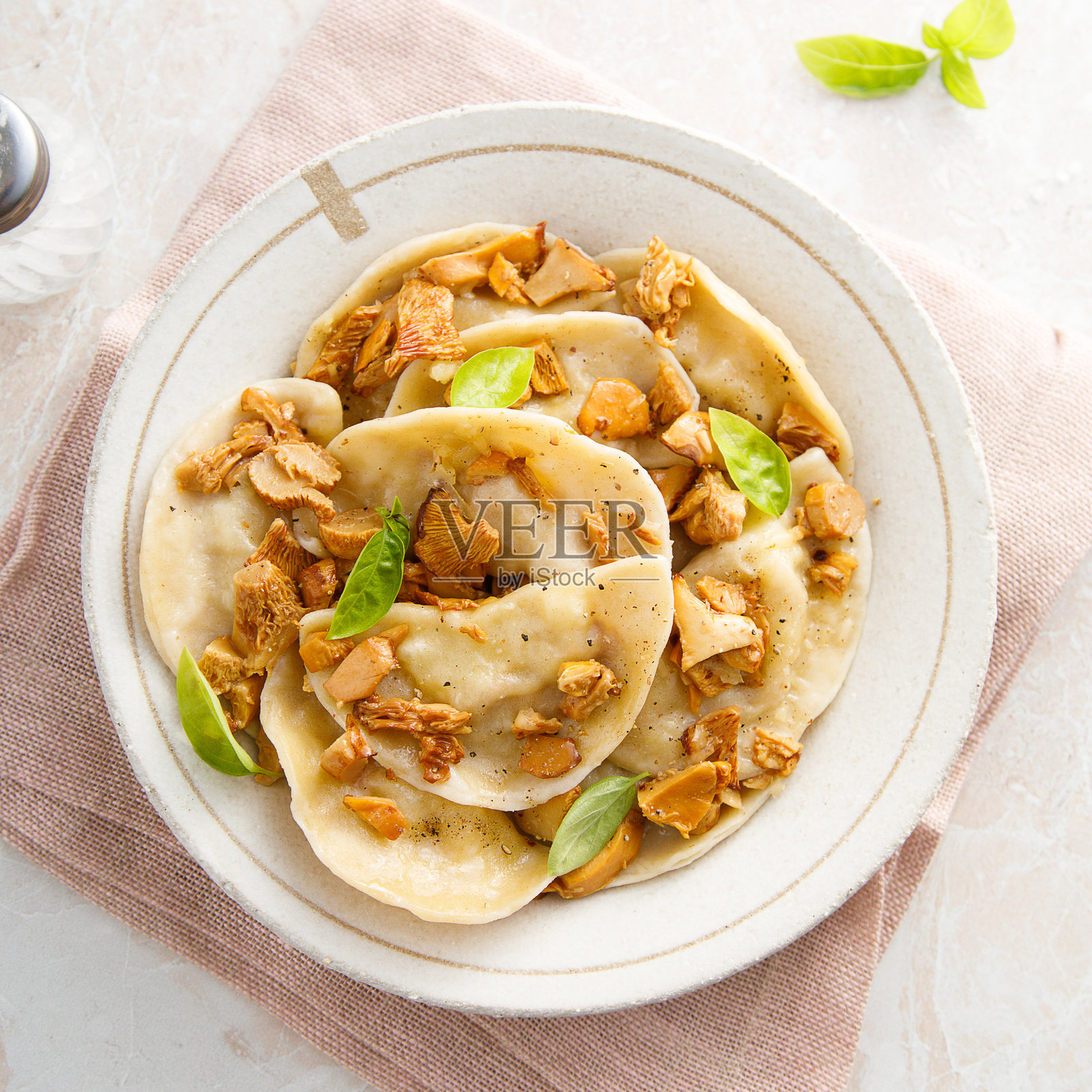 蘑菇饺子照片摄影图片