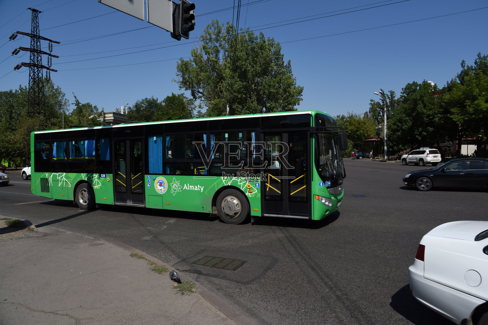 阿拉木图公交车照片摄影图片