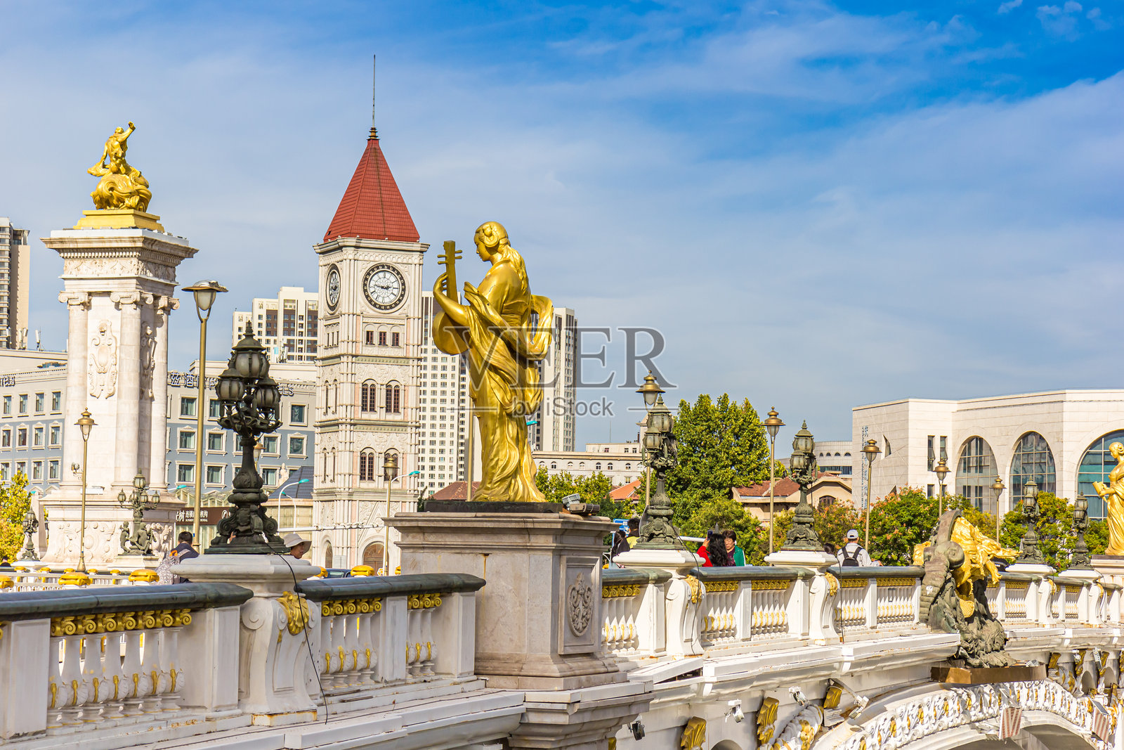 天津的北安桥和意大利塔照片摄影图片