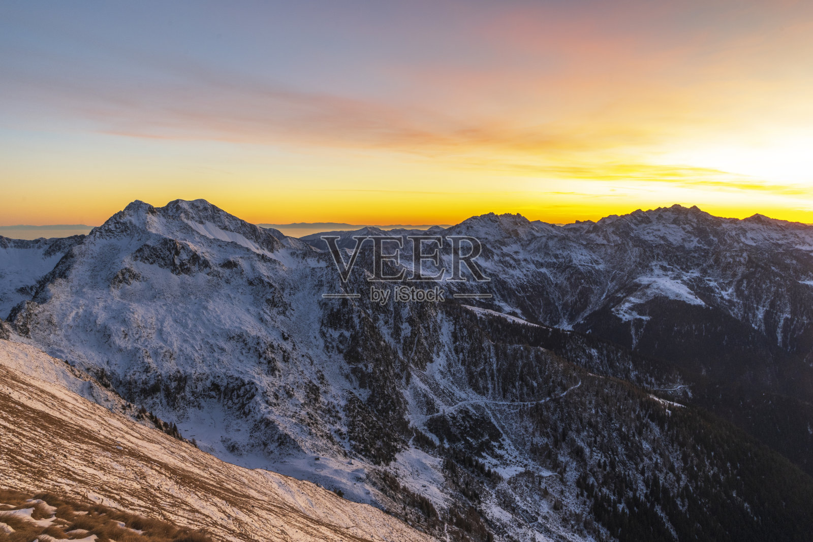 蒙特拉戈和阿尔佩广场照片摄影图片
