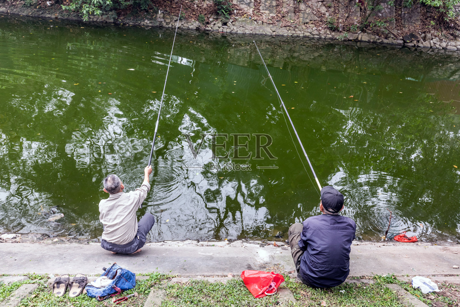 在天光湖钓鱼照片摄影图片