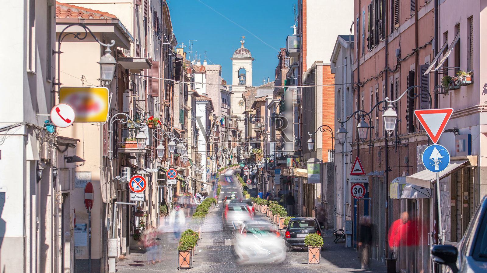 意大利阿尔巴诺拉齐亚莱美丽小镇典型的中世纪狭窄街道延时摄影照片摄影图片