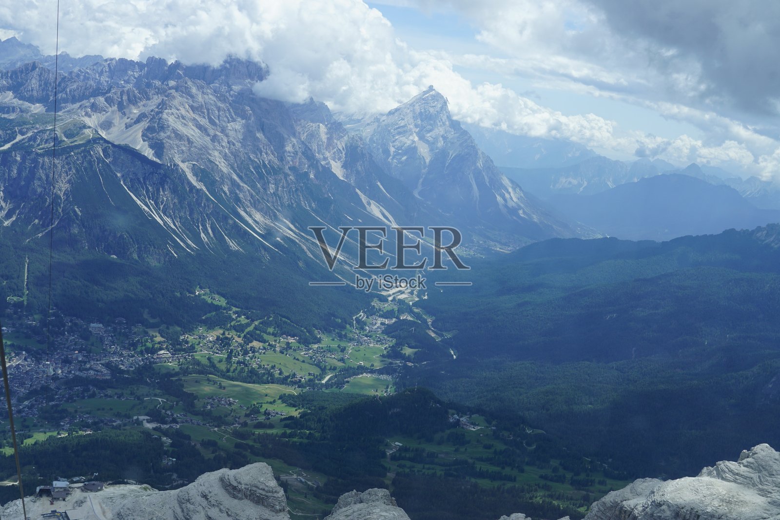 意大利多洛米蒂山脉的美丽鸟瞰图照片摄影图片