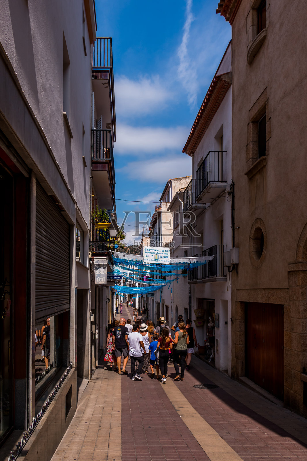 西班牙加泰罗尼亚地区的布拉瓦海岸托萨德马尔古镇的街道和建筑。照片摄影图片