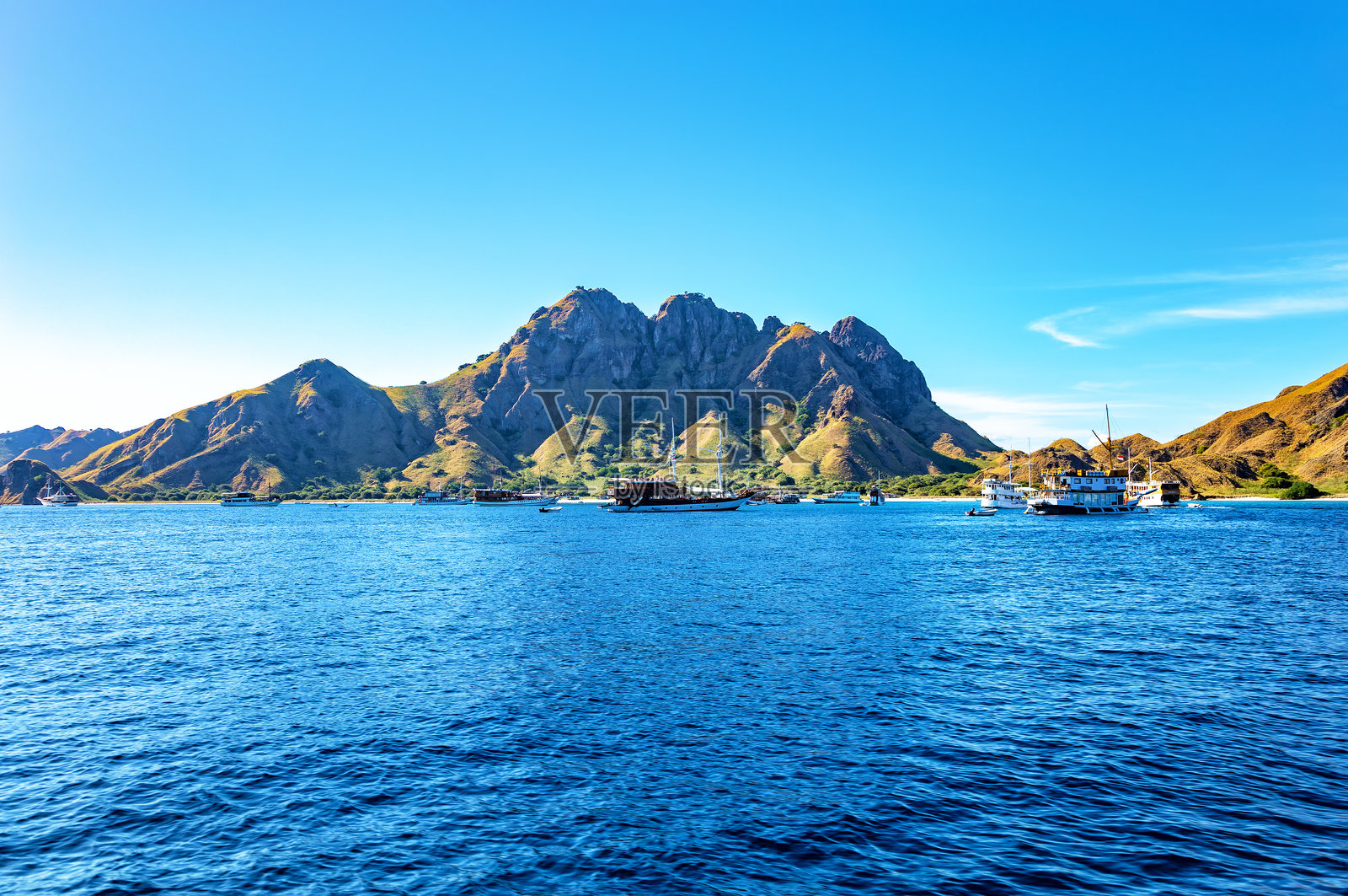 印尼弗洛雷斯科莫多国家公园的帕达尔岛，东南亚。照片摄影图片