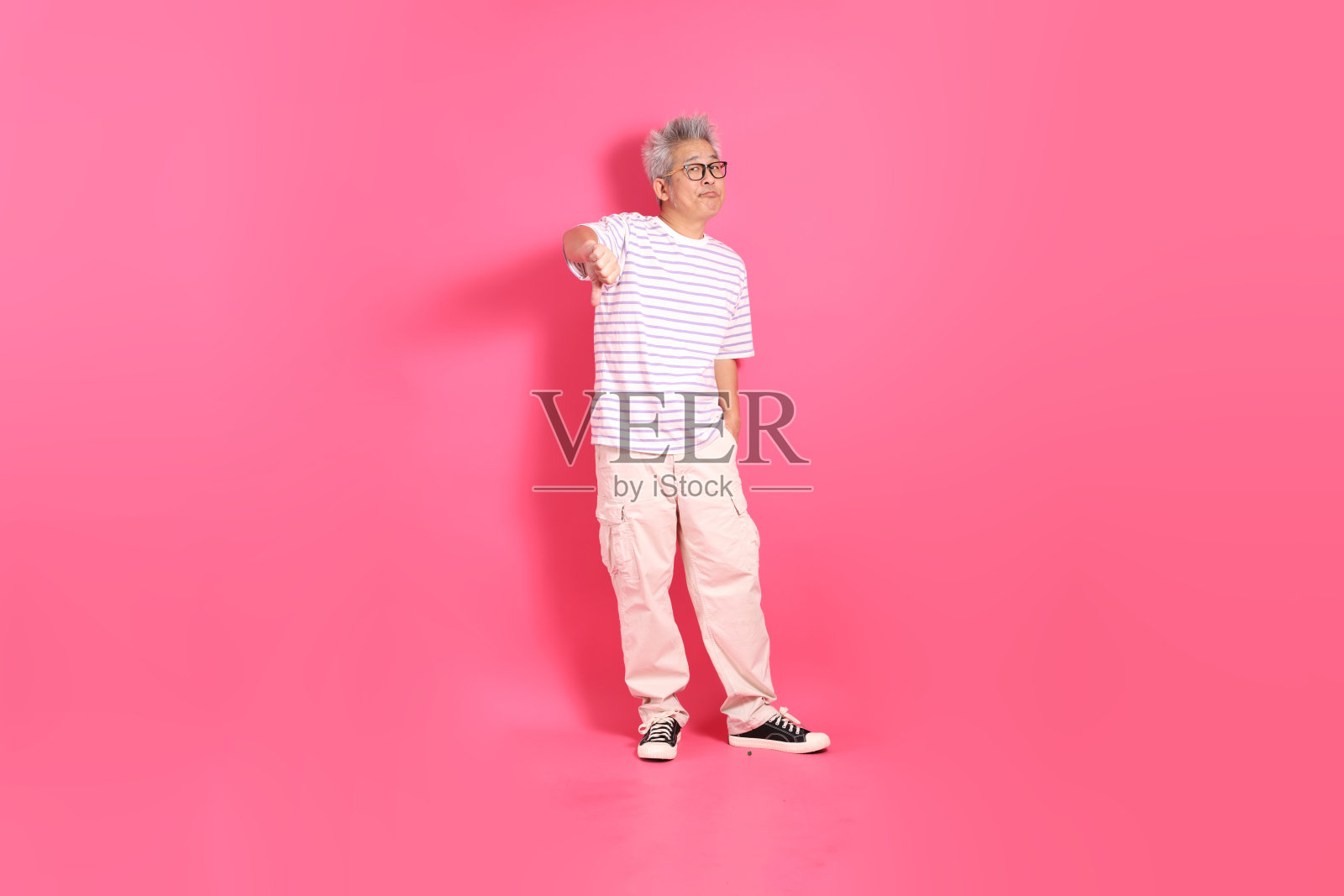 活跃的老年男性照片摄影图片