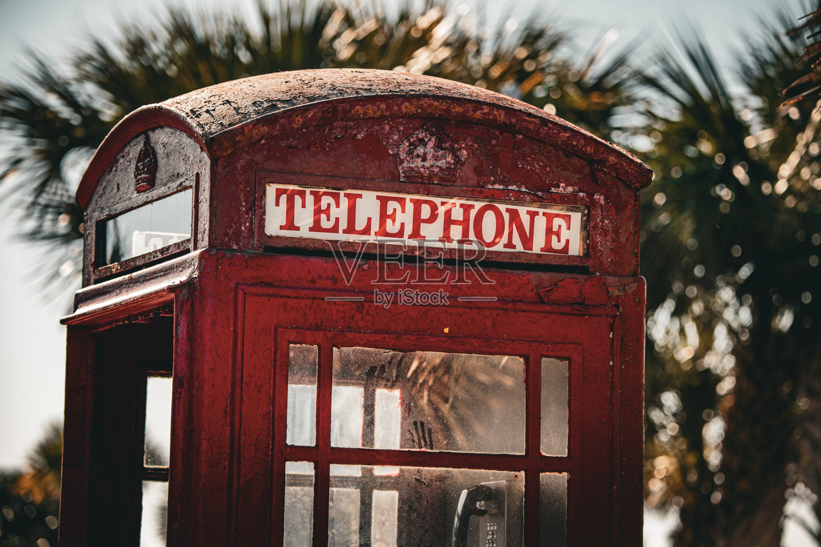 老旧的红色电话亭照片摄影图片