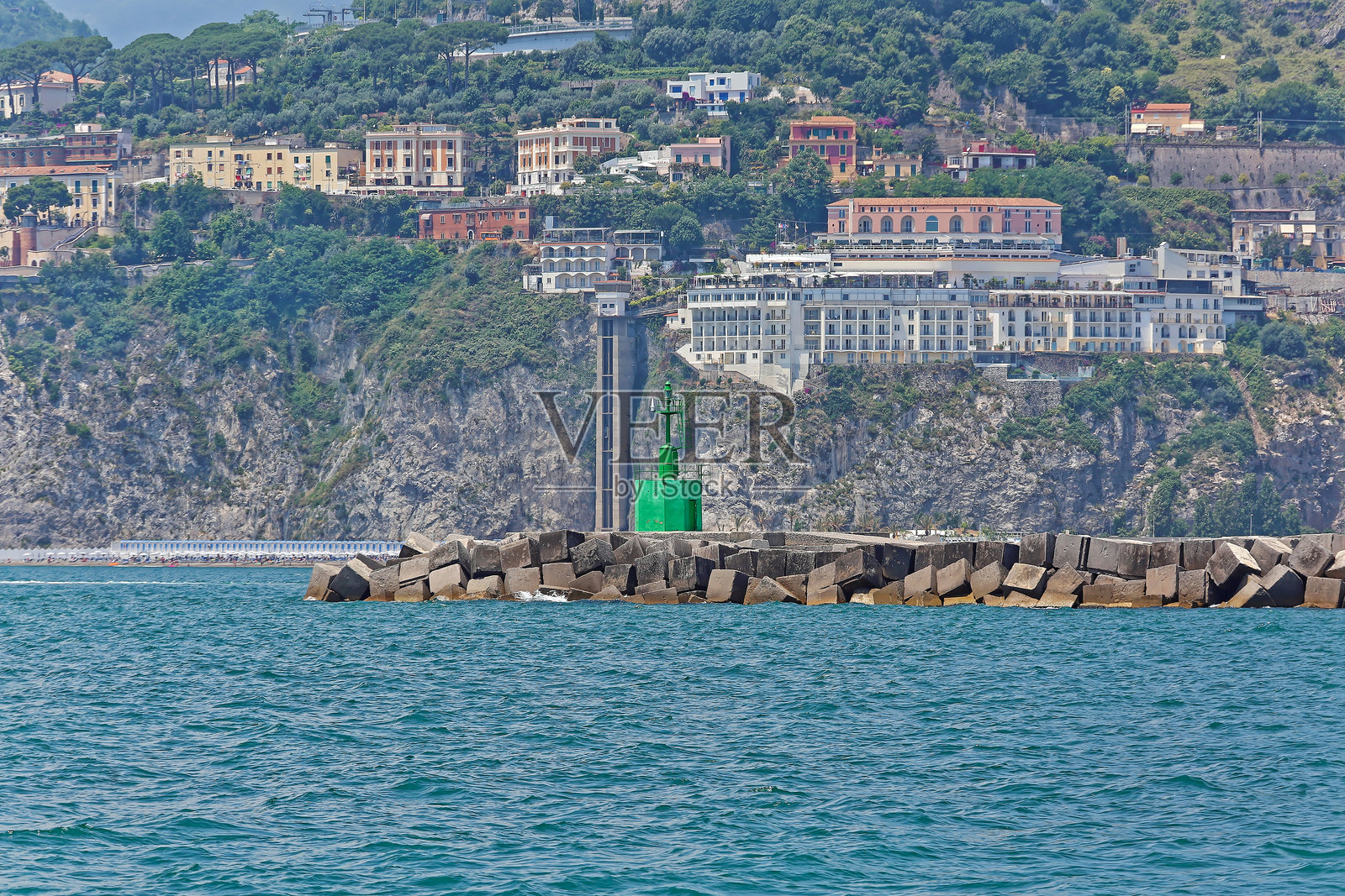 萨勒诺的绿色灯塔照片摄影图片