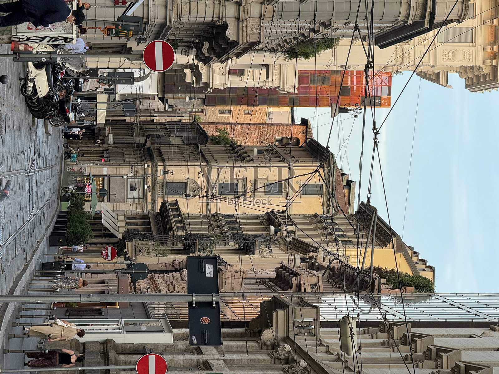 意大利米兰 - 2024年7月11日:城市街景照片摄影图片