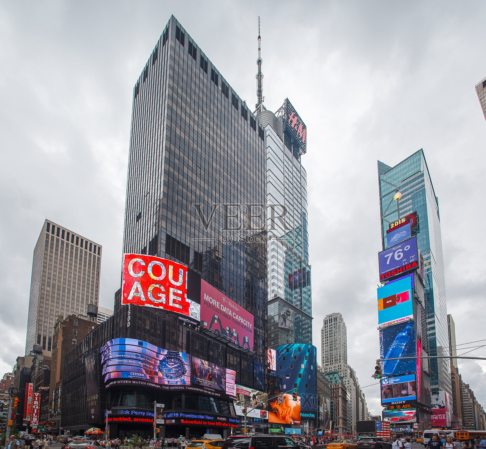 美国纽约市曼哈顿中城时代广场的广告牌照片摄影图片