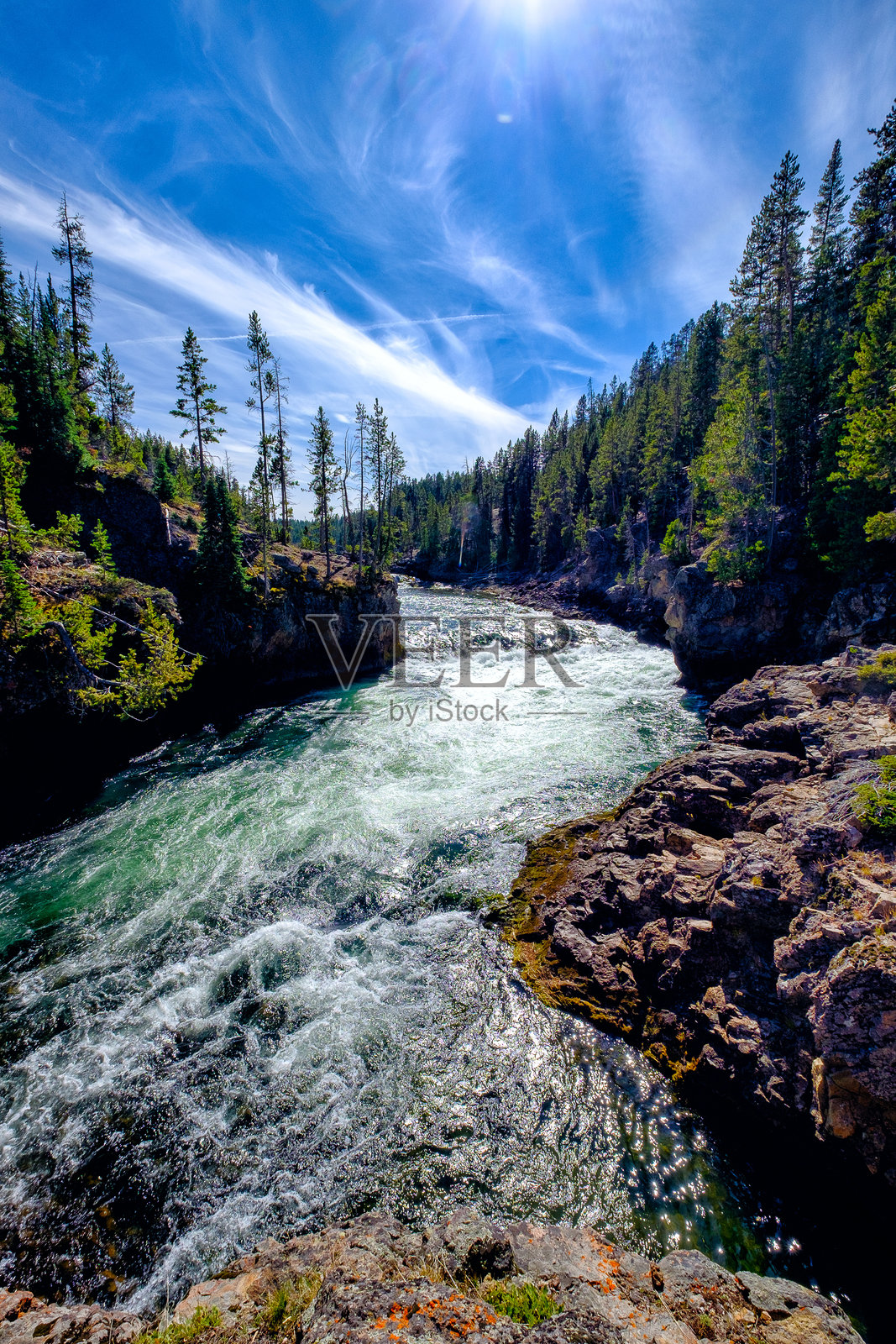 黄石河与蓝天照片摄影图片