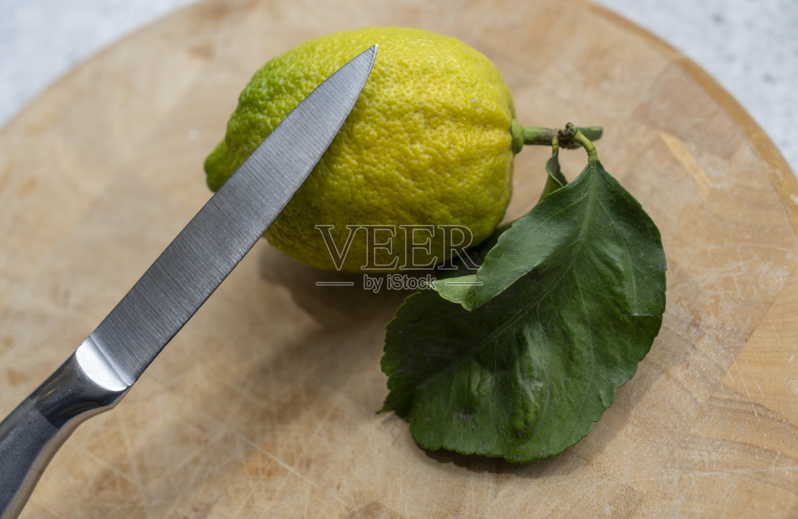 一个成熟的柠檬照片摄影图片