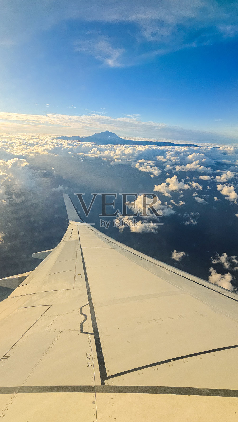 从飞机窗户看到的特德峰照片摄影图片