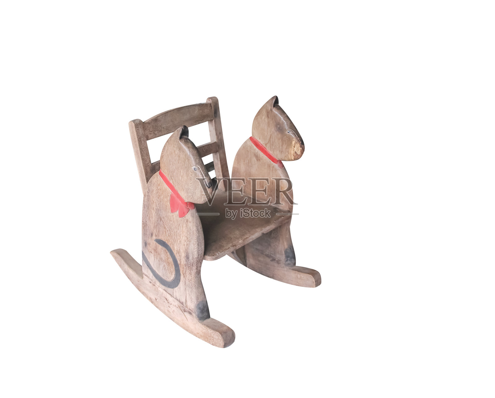 白色背景上孤立的木制摇马椅，带有抠图路径照片摄影图片