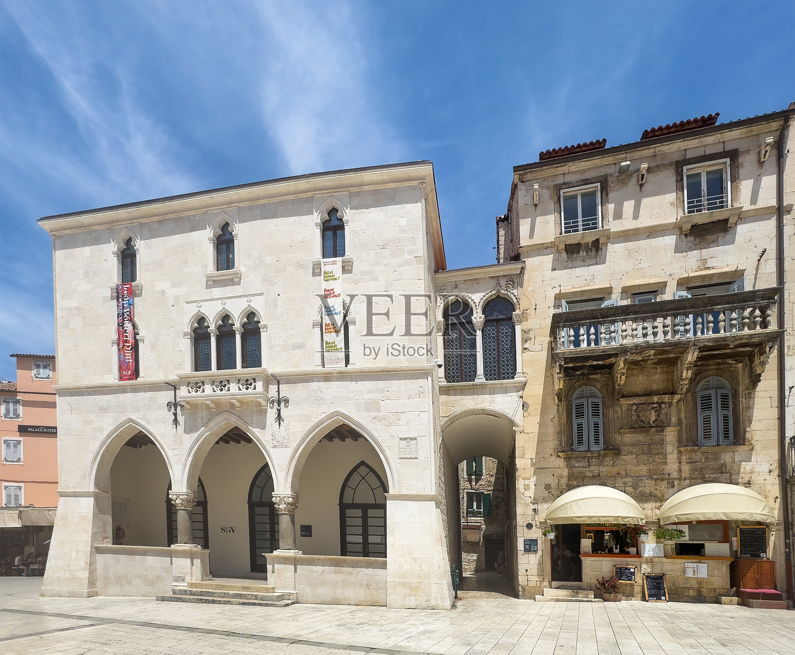 克罗地亚斯普利特历史悠久的市政厅建筑照片摄影图片