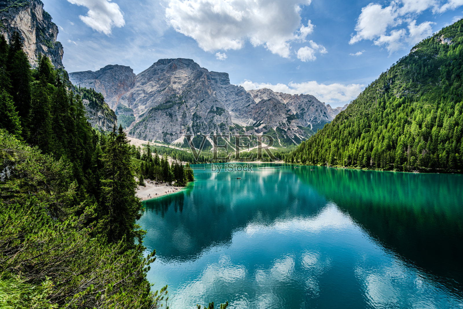 普拉格斯湖的美丽景色与倒影照片摄影图片