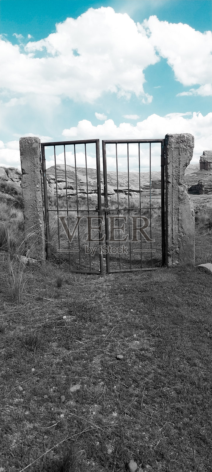 通往田野的门照片摄影图片