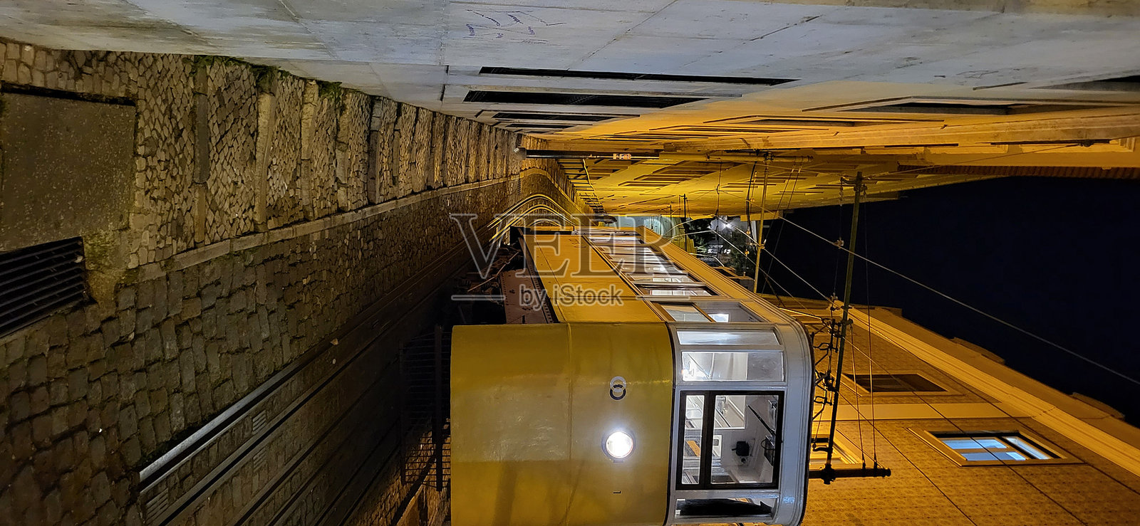 夜幕下的里斯本照片摄影图片