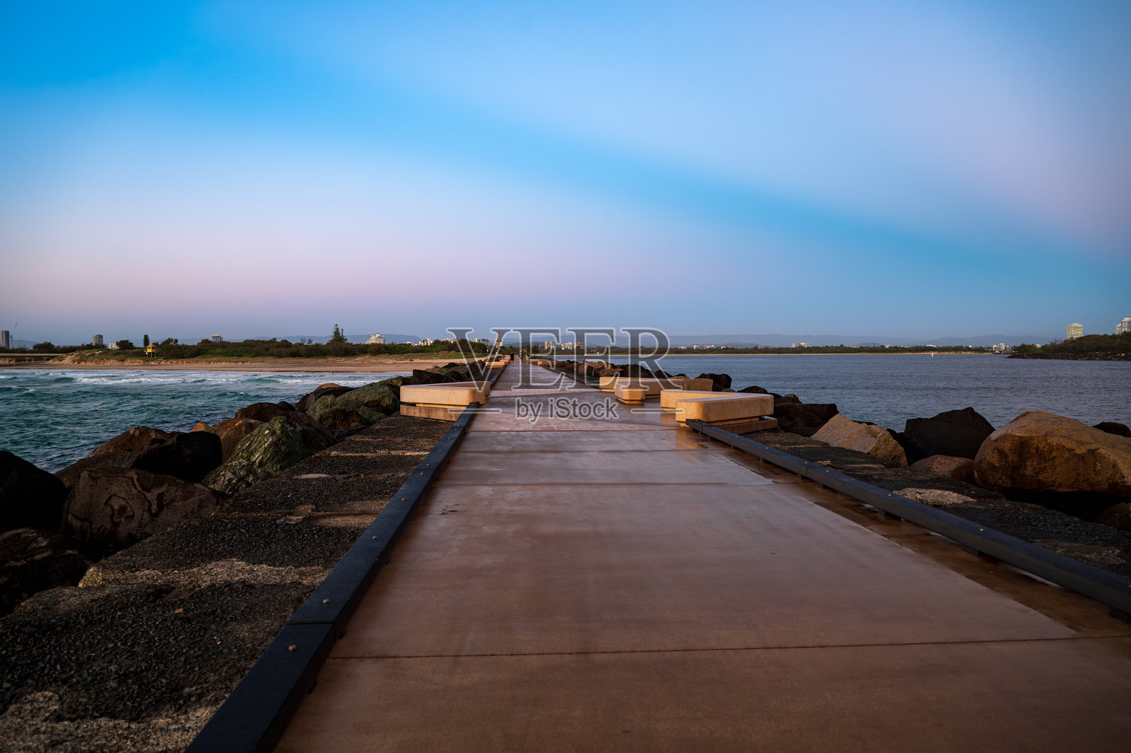 斯皮特是一条长达5公里的相对未开发的沙洲，起点为主海滩，终点为海口，那里布罗德沃特与太平洋相接。照片摄影图片