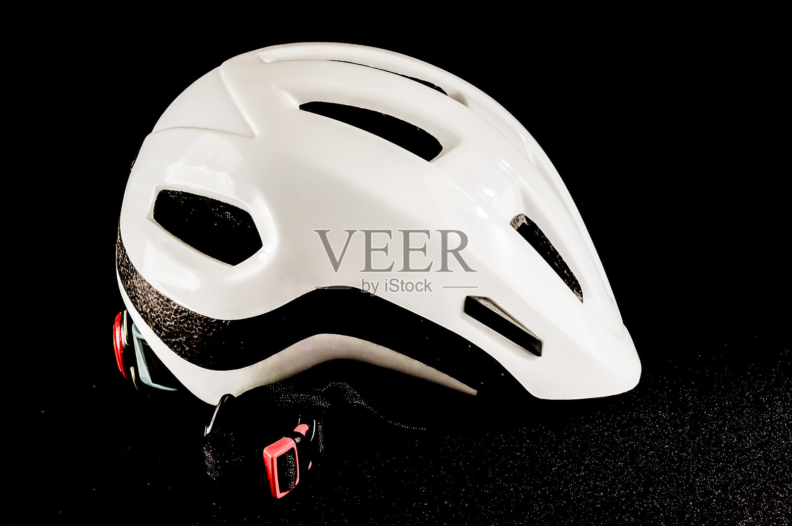 白色自行车安全头盔照片摄影图片