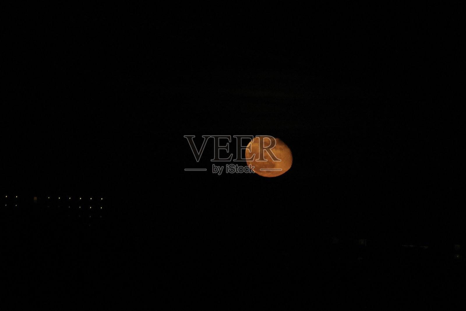 升起的月亮照片摄影图片