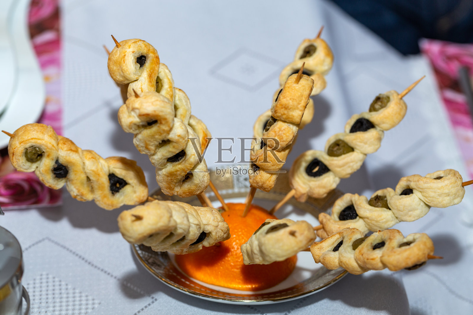 橄榄酥皮点心串照片摄影图片