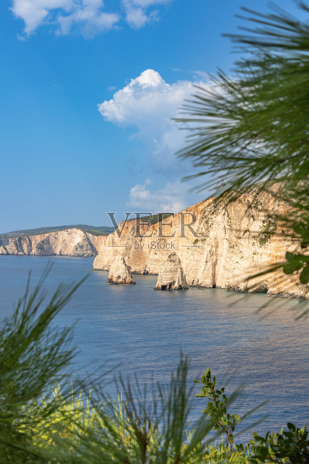 普拉卡基海滩附近海堆的框架视图照片摄影图片