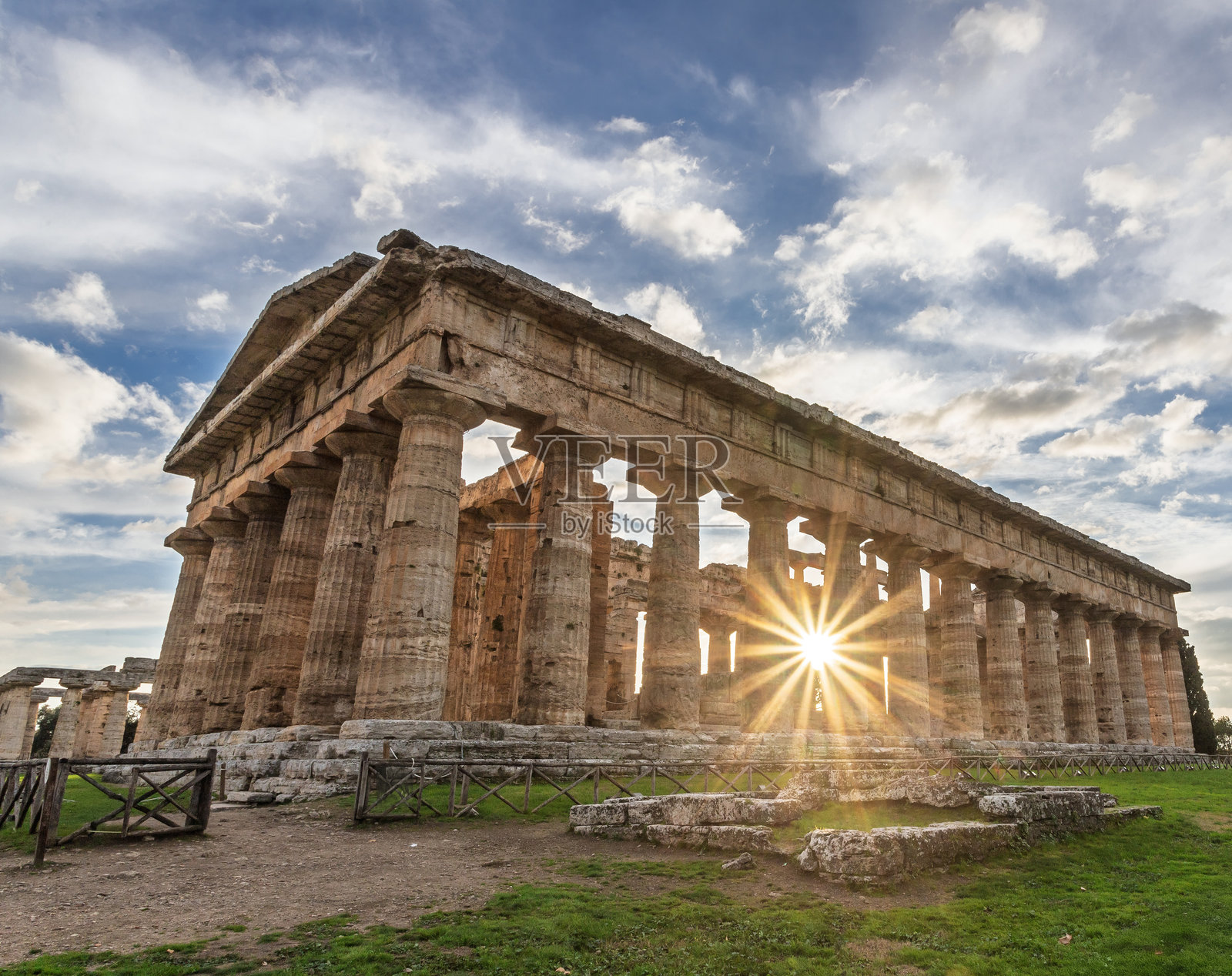 意大利的佩斯图姆考古遗址照片摄影图片