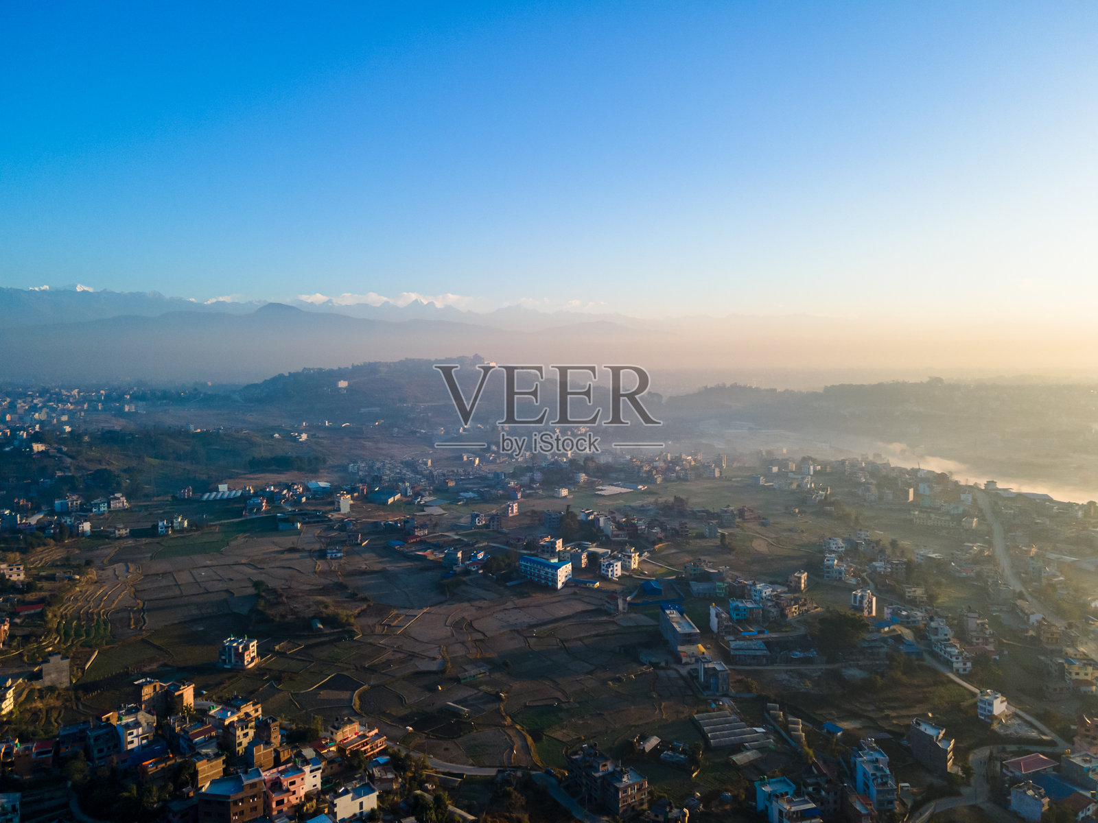 加德满都，尼泊尔的山脉航拍图照片摄影图片