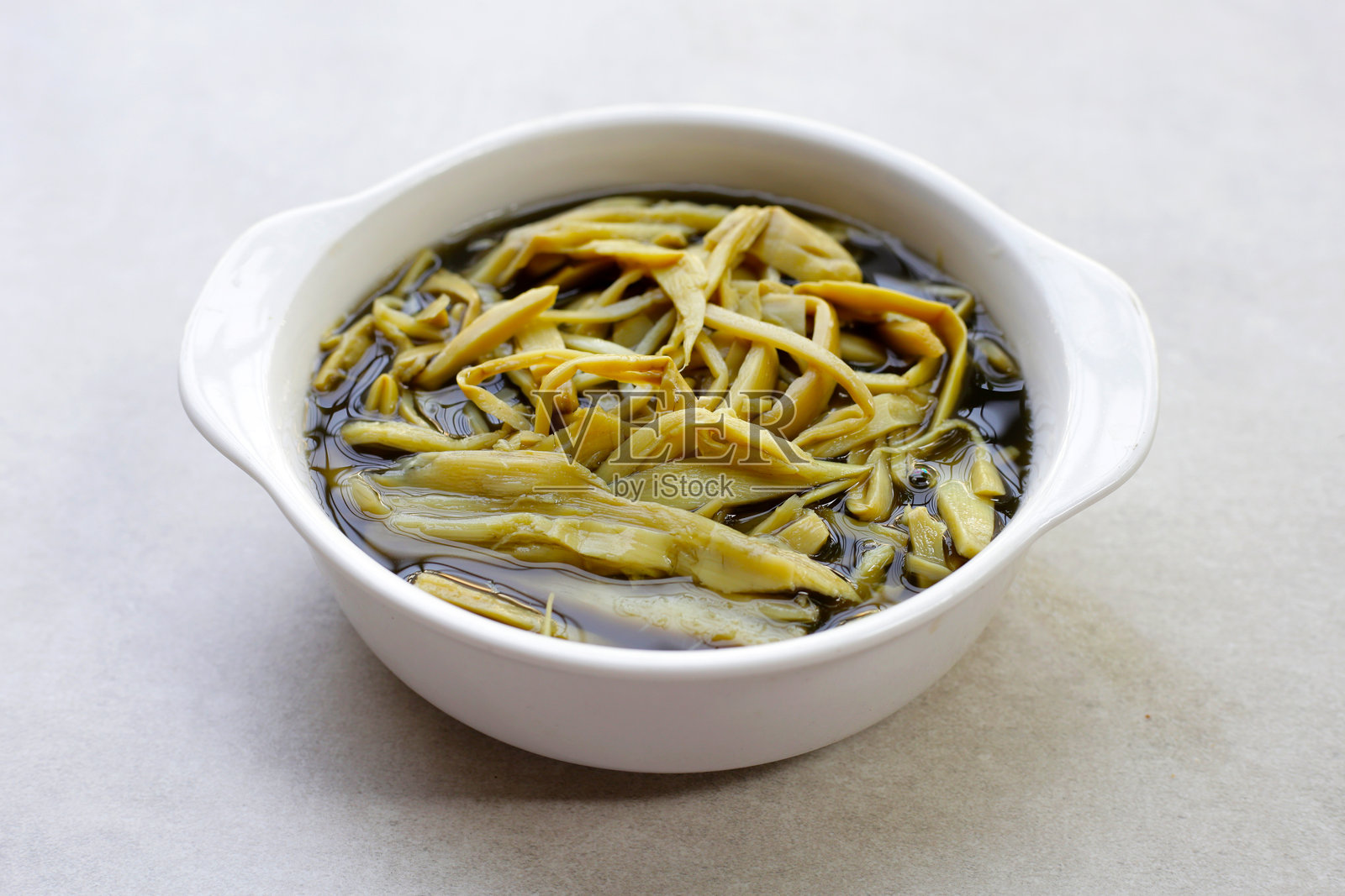 竹笋与三角枫汁照片摄影图片