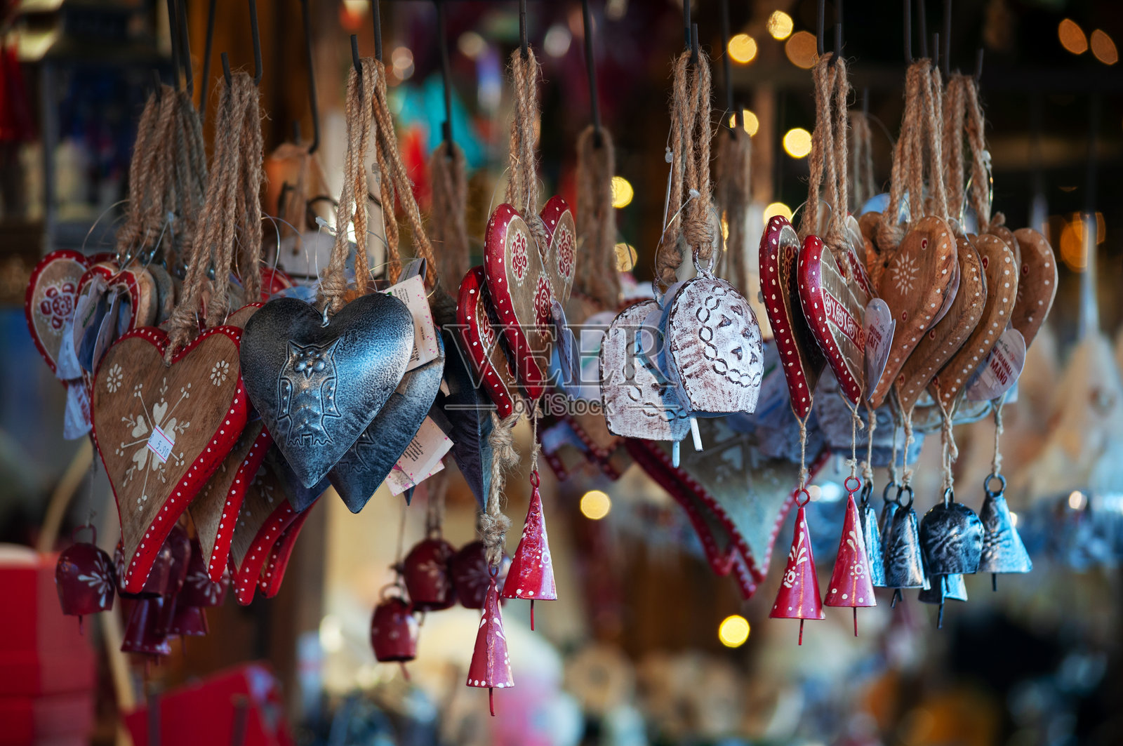 纪念品和圣诞树装饰品照片摄影图片