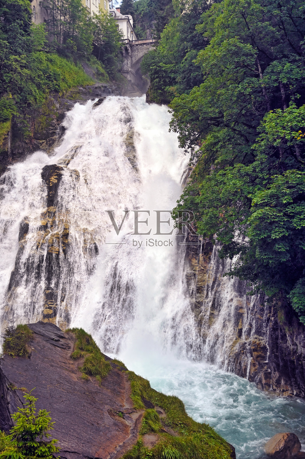 奥地利萨尔茨堡州的巴德加斯坦瀑布，盖斯泰纳河照片摄影图片
