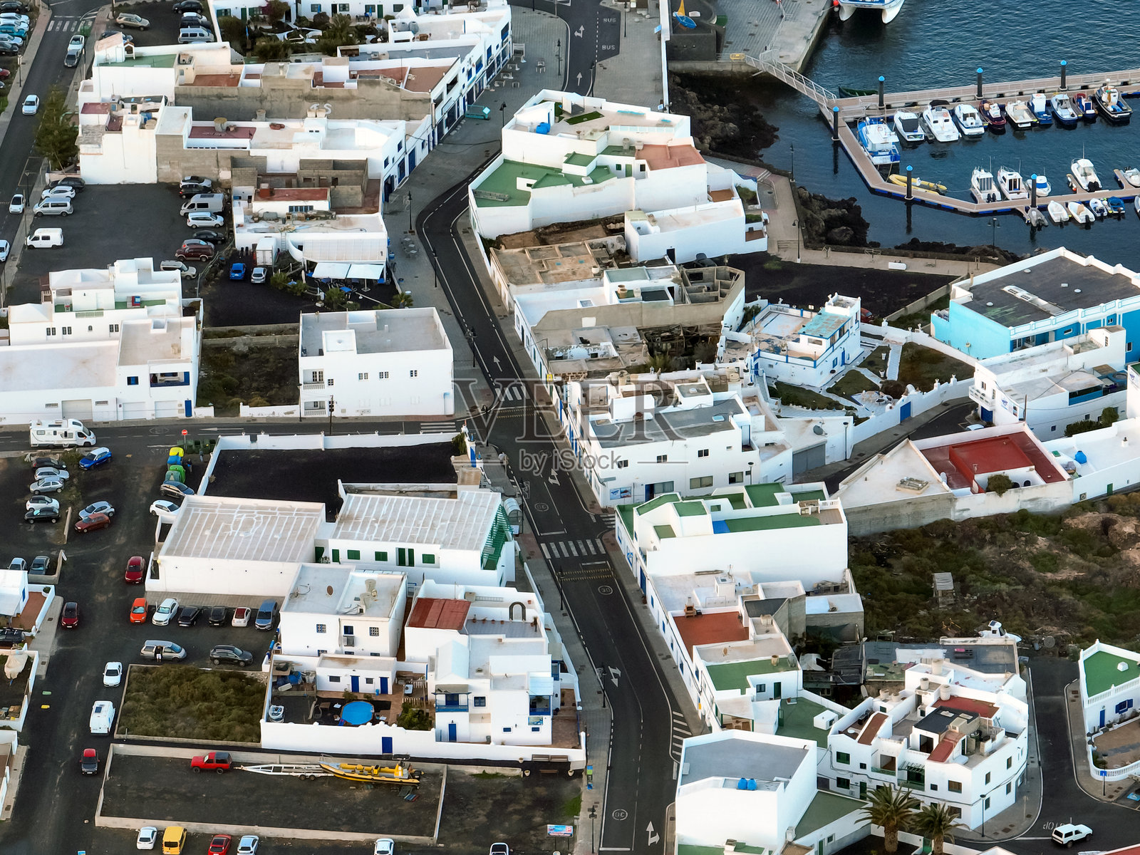 火山口、沙漠和山脉的美丽景观。照片摄影图片