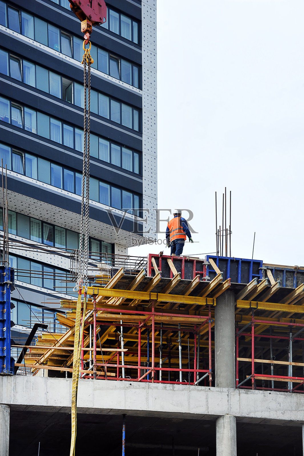 莫斯科建筑工地上的工人照片摄影图片