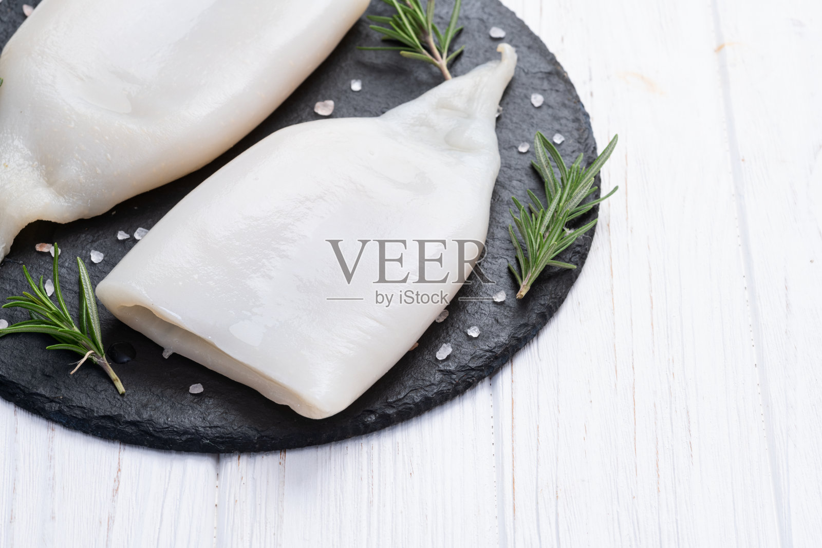 鱿鱼管和环的摄影。海鲜俯视图照片摄影图片