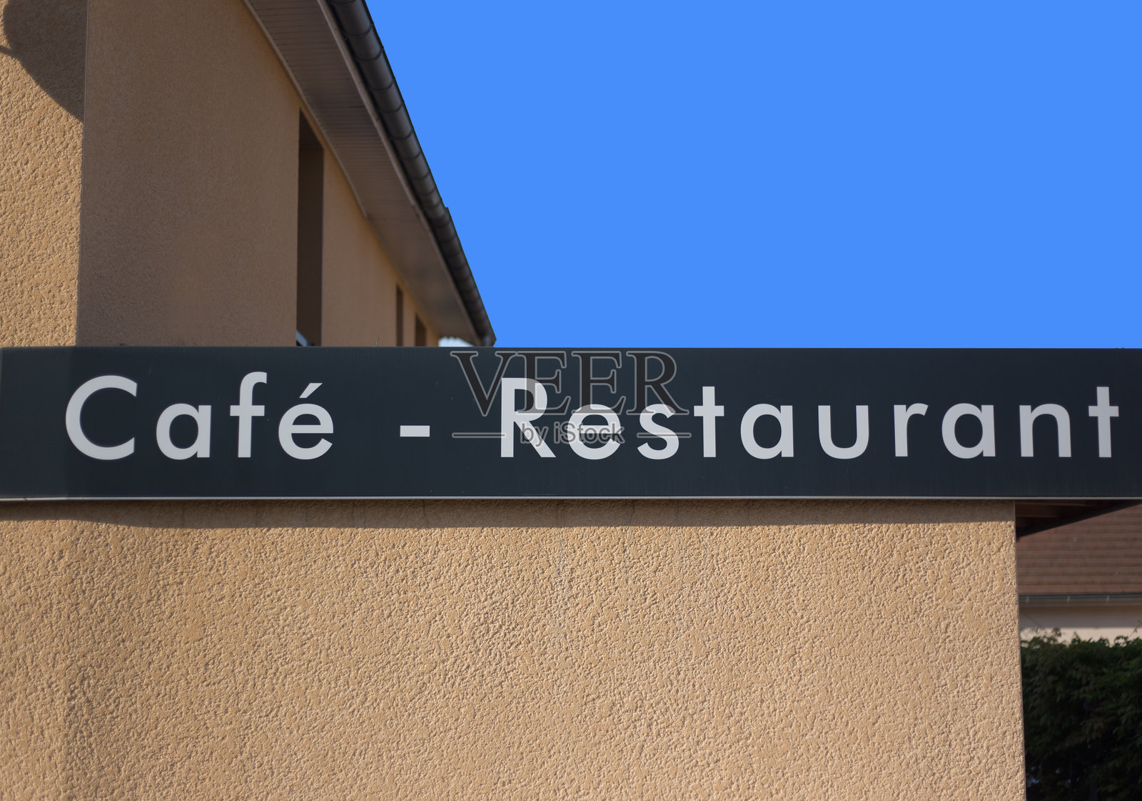 招牌上写着“咖啡馆-餐厅”照片摄影图片