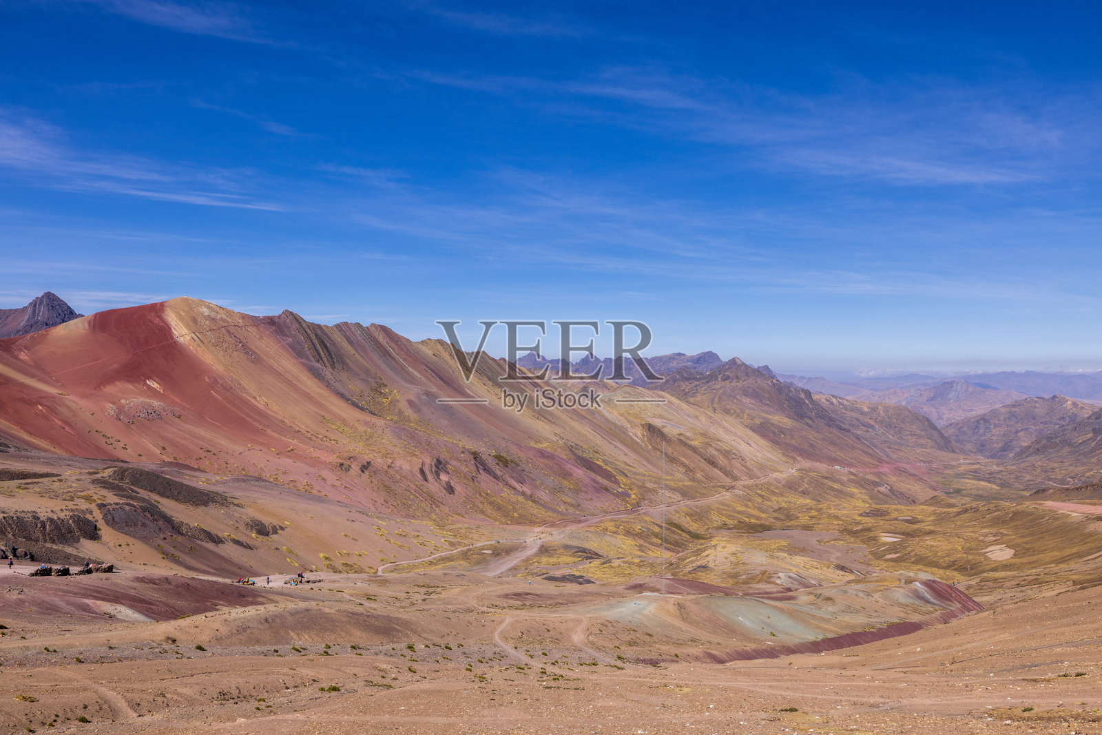 秘鲁维尼昆卡的彩虹山景观。照片摄影图片
