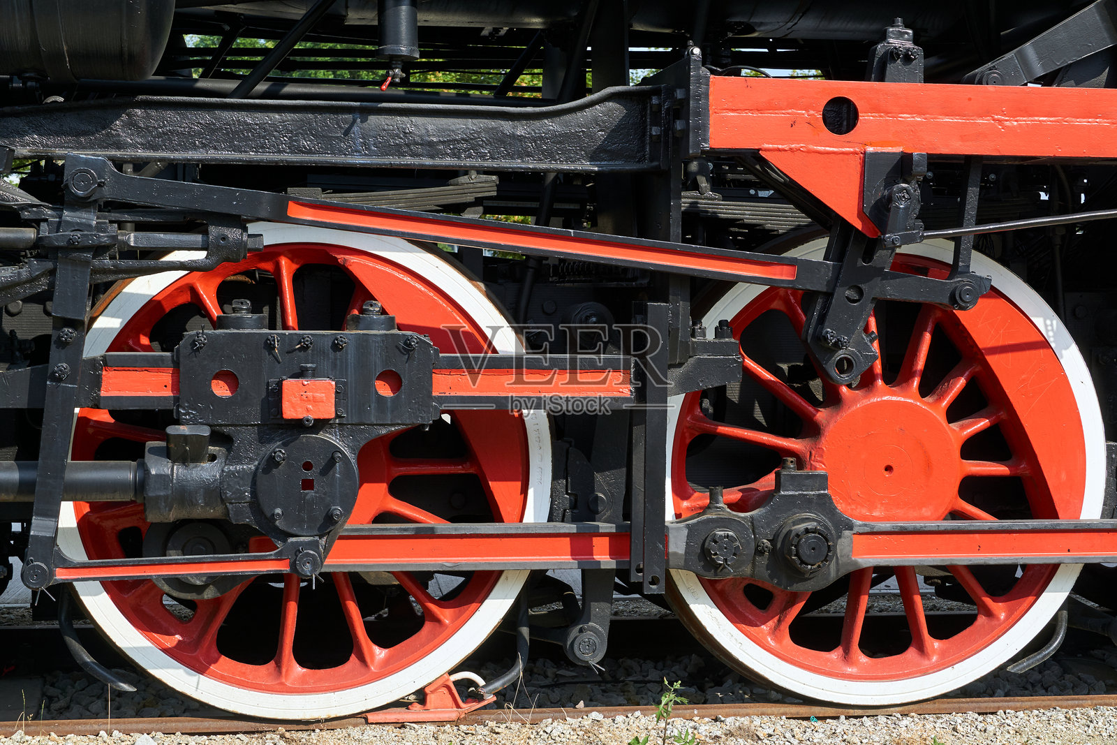 历史蒸汽机车的活塞和驱动轮照片摄影图片