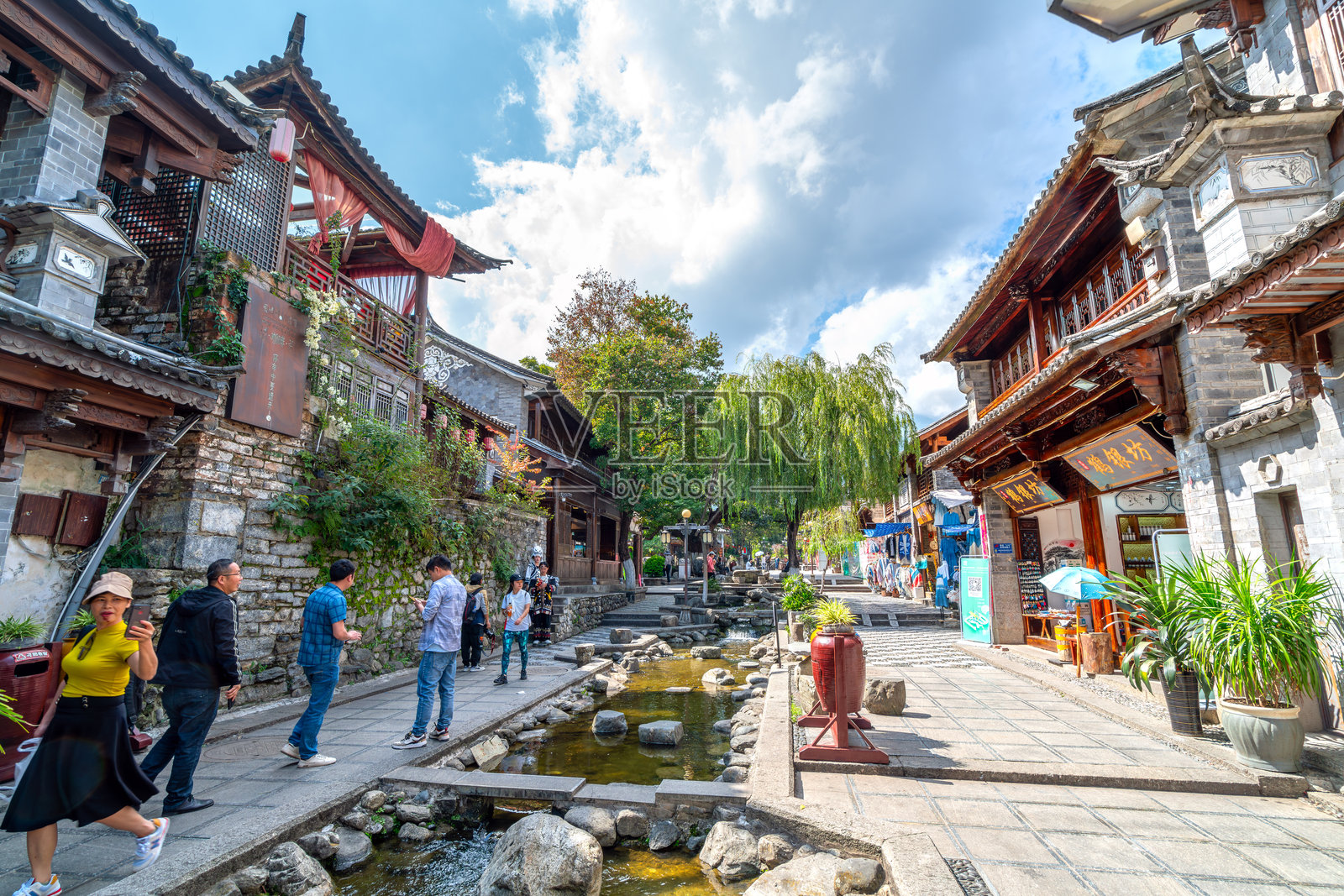 中国云南省大理古城的步行街照片摄影图片