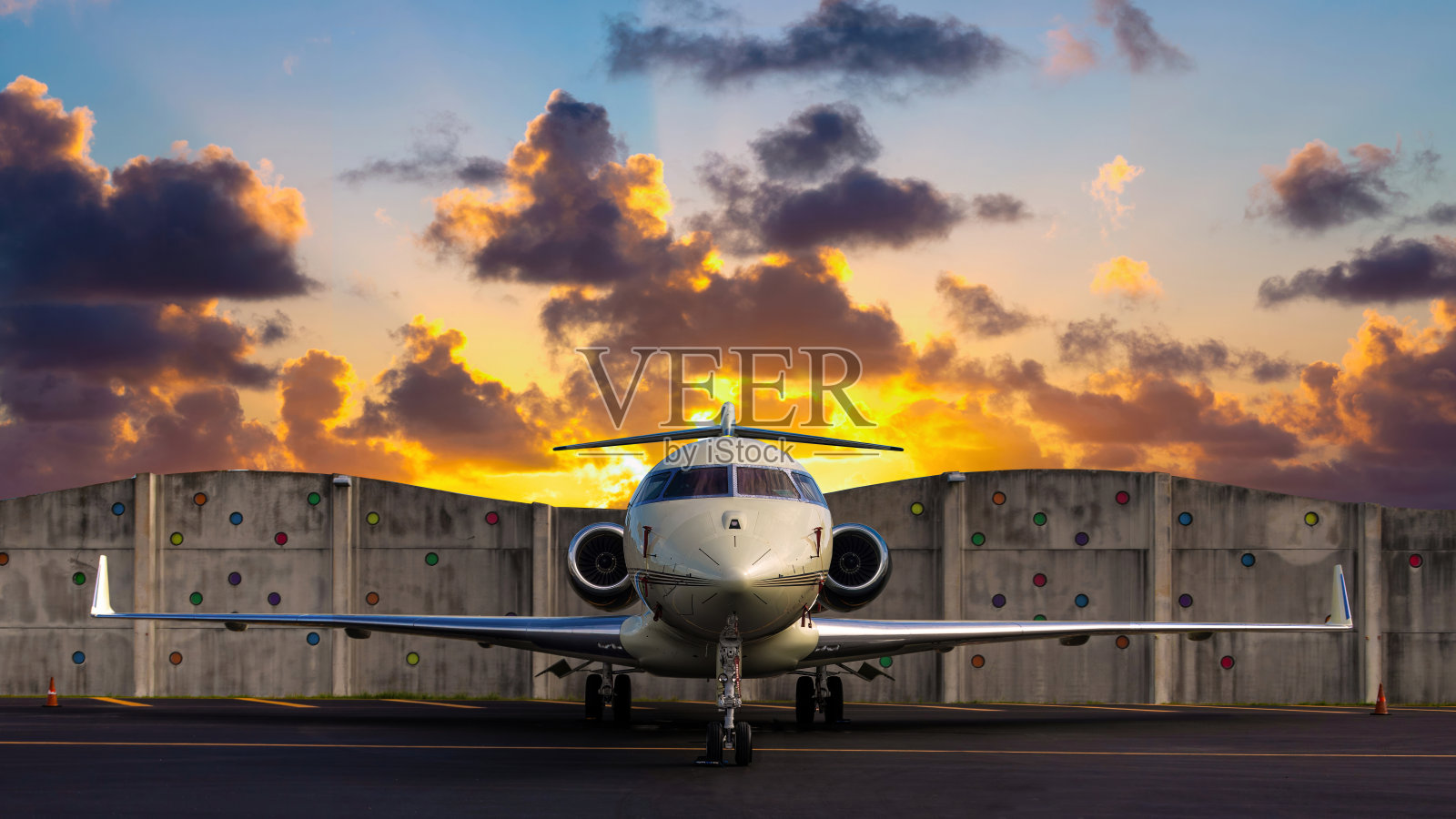 企业喷气式飞机的正面视图照片摄影图片