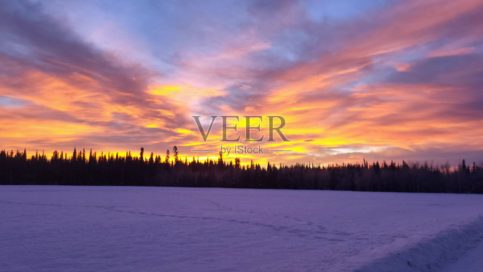 阿拉斯加冬季的连续日出与日落照片摄影图片