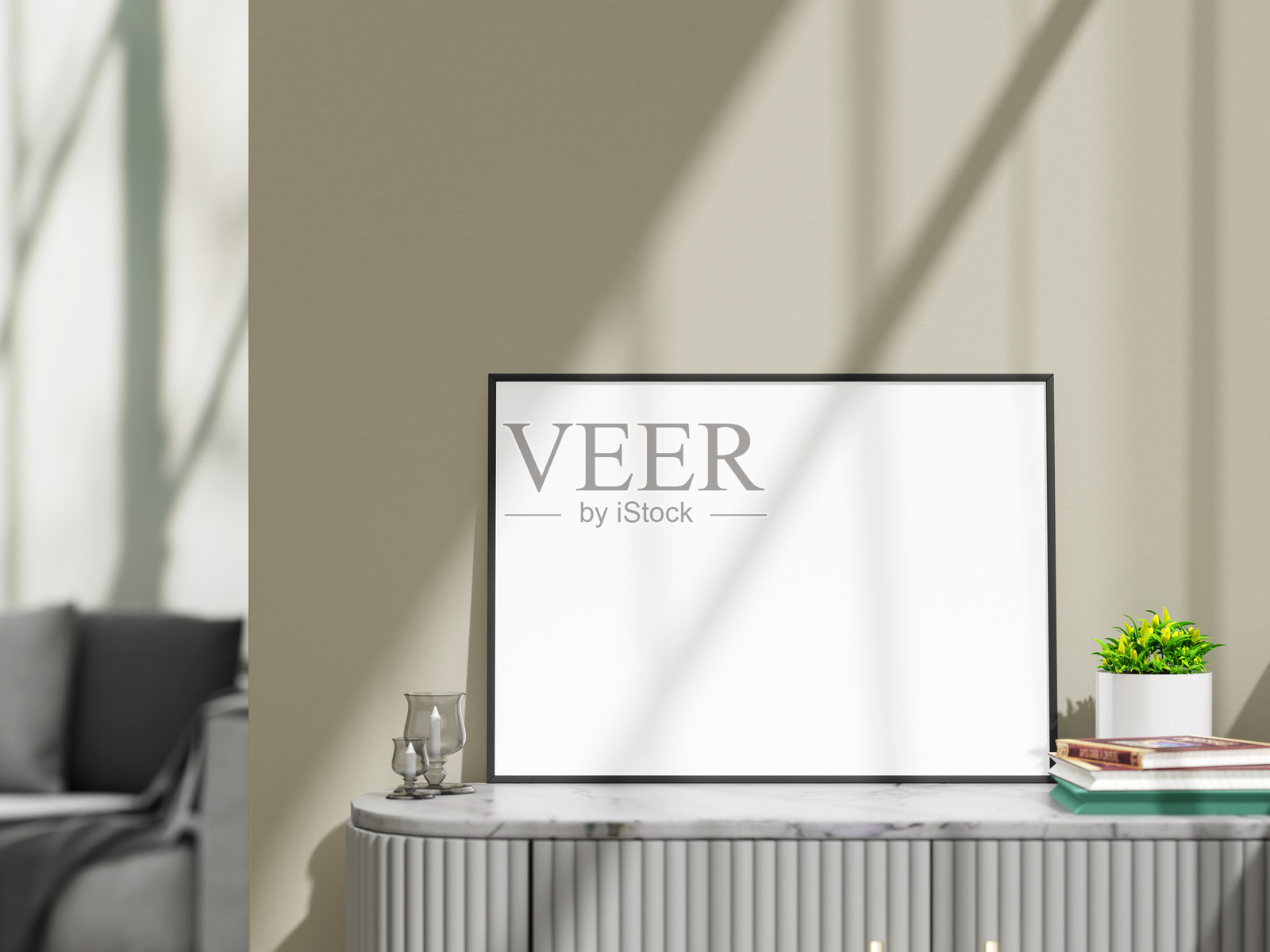 现代相框展示在橱柜上照片摄影图片