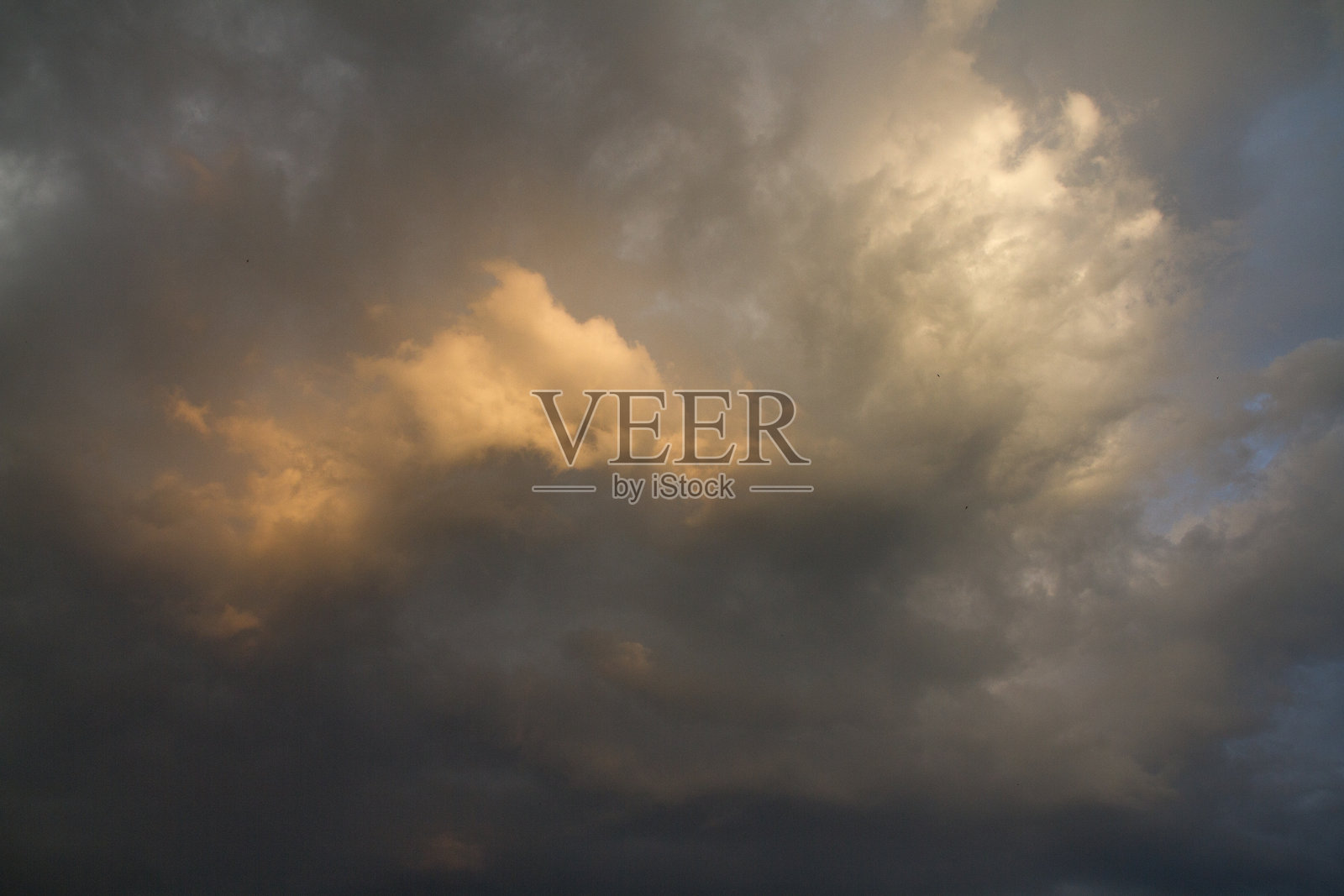 戏剧性的天空与阳光照片摄影图片