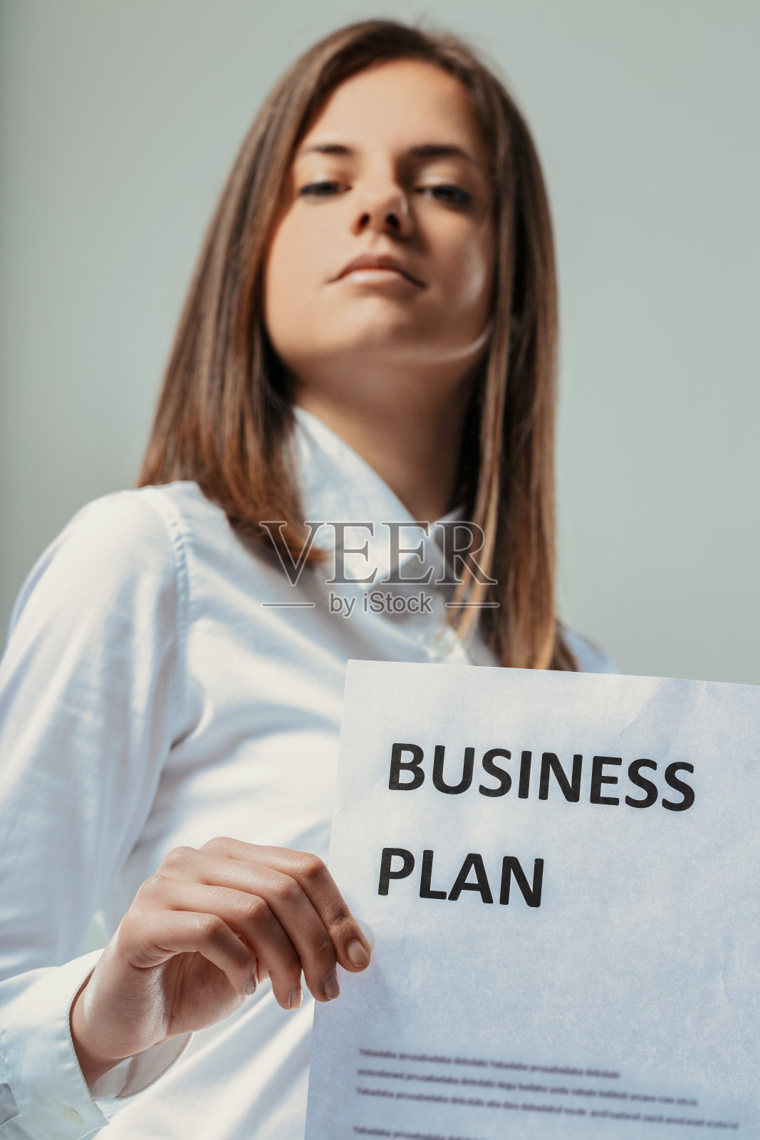 自信的女商人展示商业计划照片摄影图片