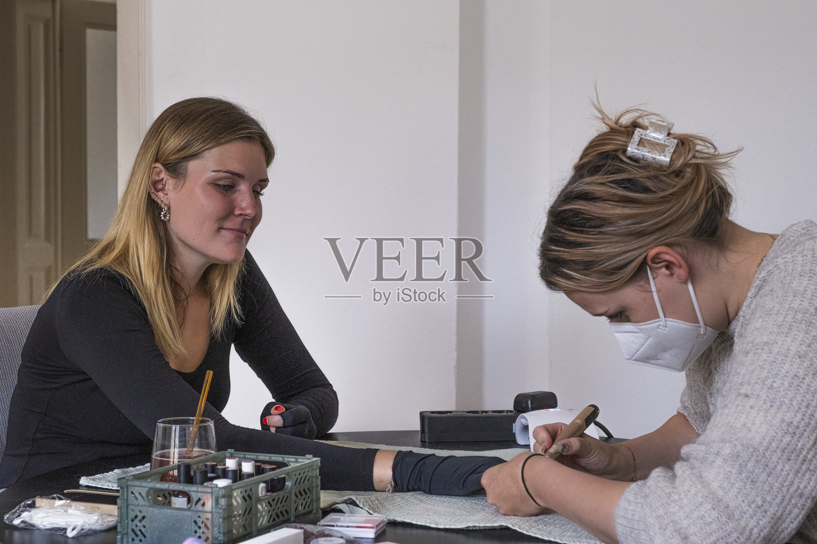 指甲打磨照片摄影图片